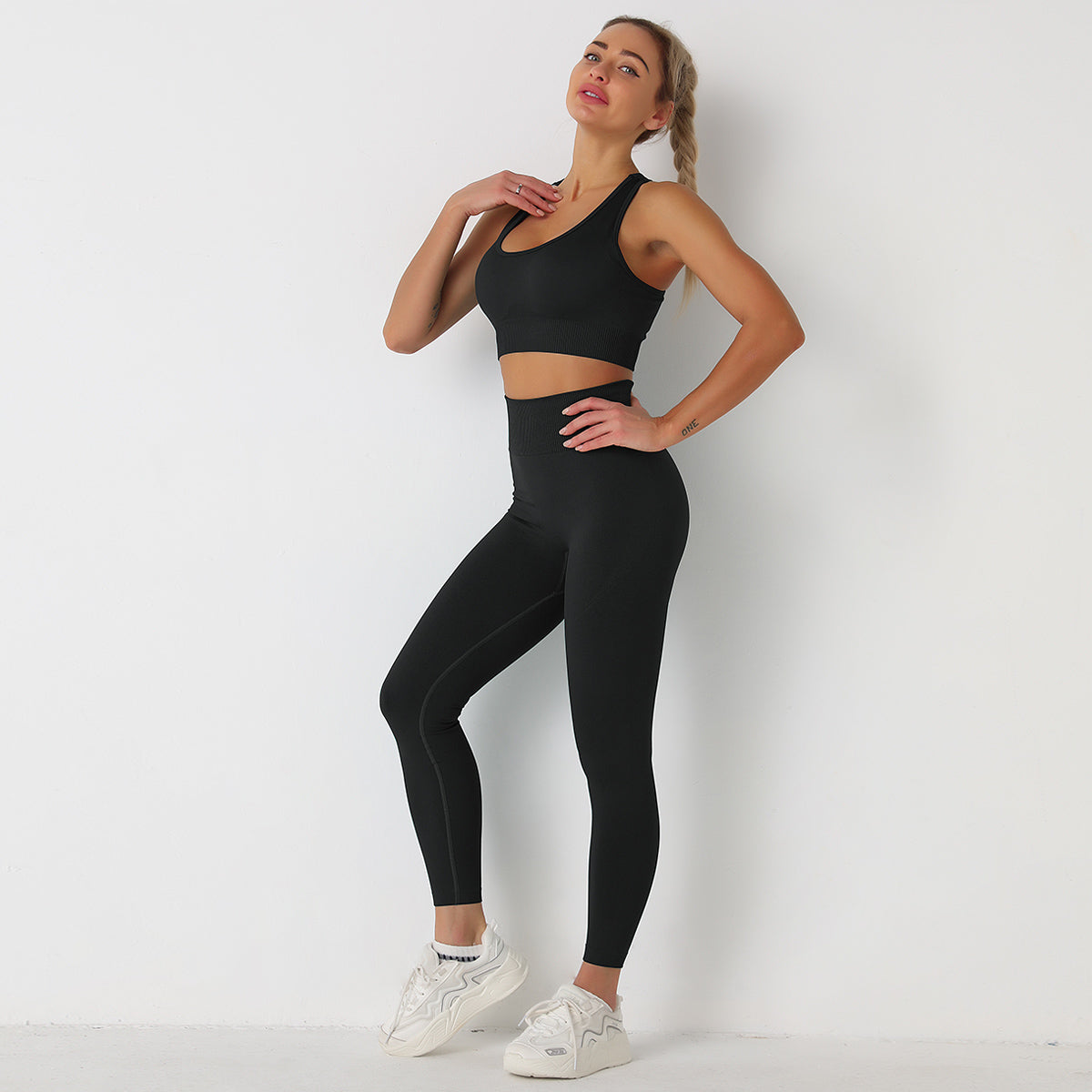 Avurer ElevateMotion 2-Piece Set — Sports Bra & Leggings - Black