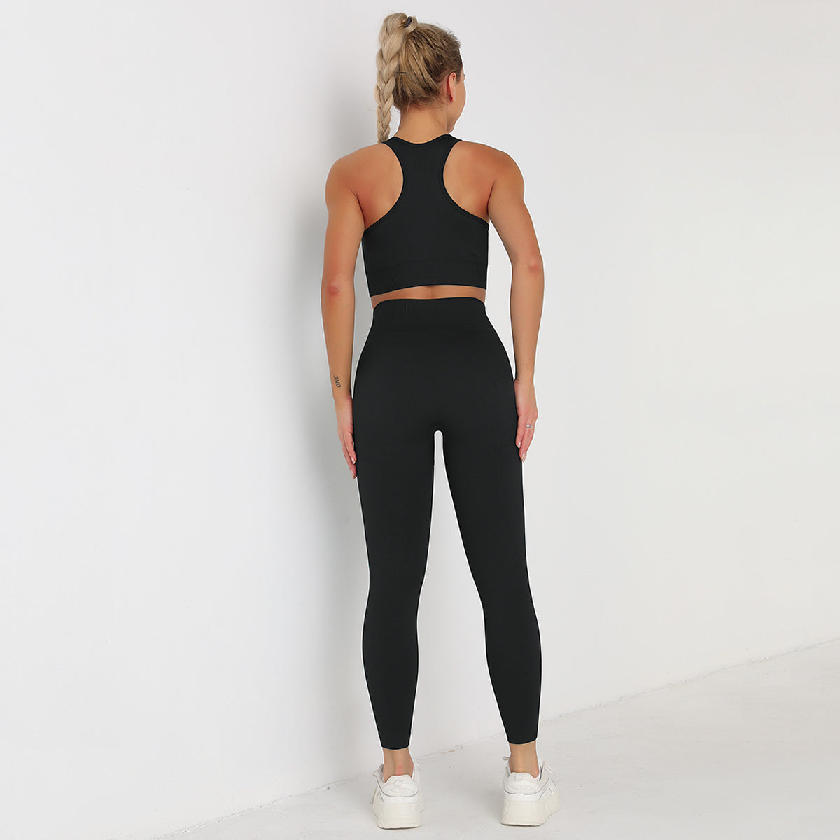 Avurer ElevateMotion 2-Piece Set — Sports Bra & Leggings - Black
